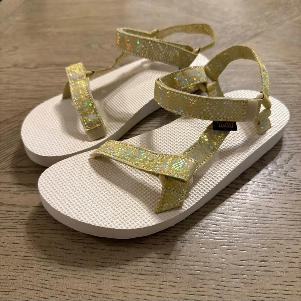 NEW GIRLS SIZE 5 TEVA MIDFORM UNIVERSAL SPARKLE SANDALS